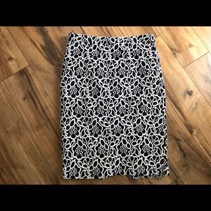 Navy blue skirt, size 4, new condition